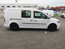 Volkswagen Caddy Maxi TDi C20 Maxi Kombi Van with Sat Nav Air con 5 seats 2.0 5dr Combi Van Manual Diesel - U11303