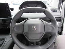 Peugeot Partner 1000 PureTech Professional Petrol Euro 6 Van with low miles 1.2 5dr Panel Van Manual Petrol - U11313