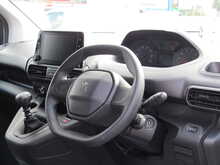 Peugeot Partner 1000 PureTech Professional Petrol Euro 6 Van 1.2 5dr Panel Van Manual Petrol - U11314