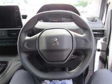 Peugeot Partner 1000 PureTech Professional Petrol Euro 6 Van 1.2 5dr Panel Van Manual Petrol - U11314