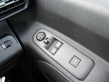Peugeot Partner 1000 PureTech Professional Petrol Euro 6 Van 1.2 5dr Panel Van Manual Petrol - U11314