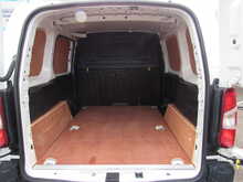 Peugeot Partner 1000 PureTech Professional 1.2 PETROL WITH AIR CON CRUISE 1.2 5dr Panel Van Manual Petrol - U11316