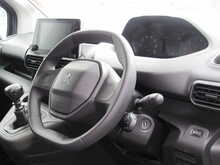 Peugeot Partner 1000 PureTech Professional 1.2 PETROL WITH AIR CON CRUISE 1.2 5dr Panel Van Manual Petrol - U11316