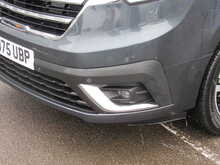 Renault Trafic 2.0 dCi Blue LL30 Extra Sport Crew Van Double Cab 6dr Diesel Auto L2 H1 Euro 6 (s/s) (170 ps) - U11627