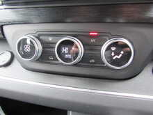 Renault Trafic 2.0 dCi Blue LL30 Extra Sport Crew Van Double Cab 6dr Diesel Auto L2 H1 Euro 6 (s/s) (170 ps) - U11627