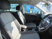 Volkswagen Tiguan 1.4 TSI 13kWh Life SUV 5dr Petrol Plug-in Hybrid DSG Euro 6 (s/s) (245 ps) - U11635