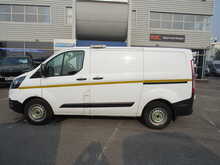 Ford Transit Custom 320 EcoBlue Euro 6 Van with air con work lamps racking 2.0 5dr Panel Van Manual Diesel - U11776
