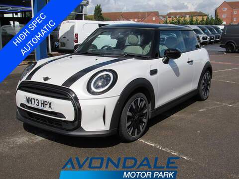 MINI Hatch Cooper Sport 1.5 John Cooper Full Pack Automatic 1.5 3dr Hatchback Automatic Petrol