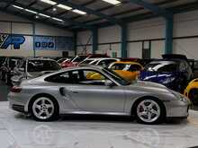 2002/52 PORSCHE 911 996 TURBO + 16X SERVICE STAMPS + STUNNING EXAMPLE