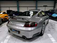 2002/52 PORSCHE 911 996 TURBO + 16X SERVICE STAMPS + STUNNING EXAMPLE