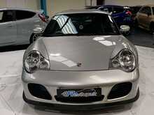 2002/52 PORSCHE 911 996 TURBO + 16X SERVICE STAMPS + STUNNING EXAMPLE