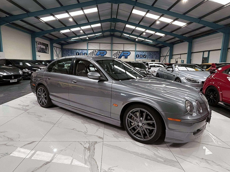 4.2 V8 R Saloon 4dr Petrol Automatic (294 g/km, 400 bhp)