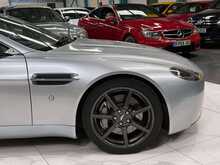 2007 ASTON MARTIN VANTAGE 4.3 V8 COUPE + 12X SERVICE STAMPS + 380BHP + SAT NAVIGATION