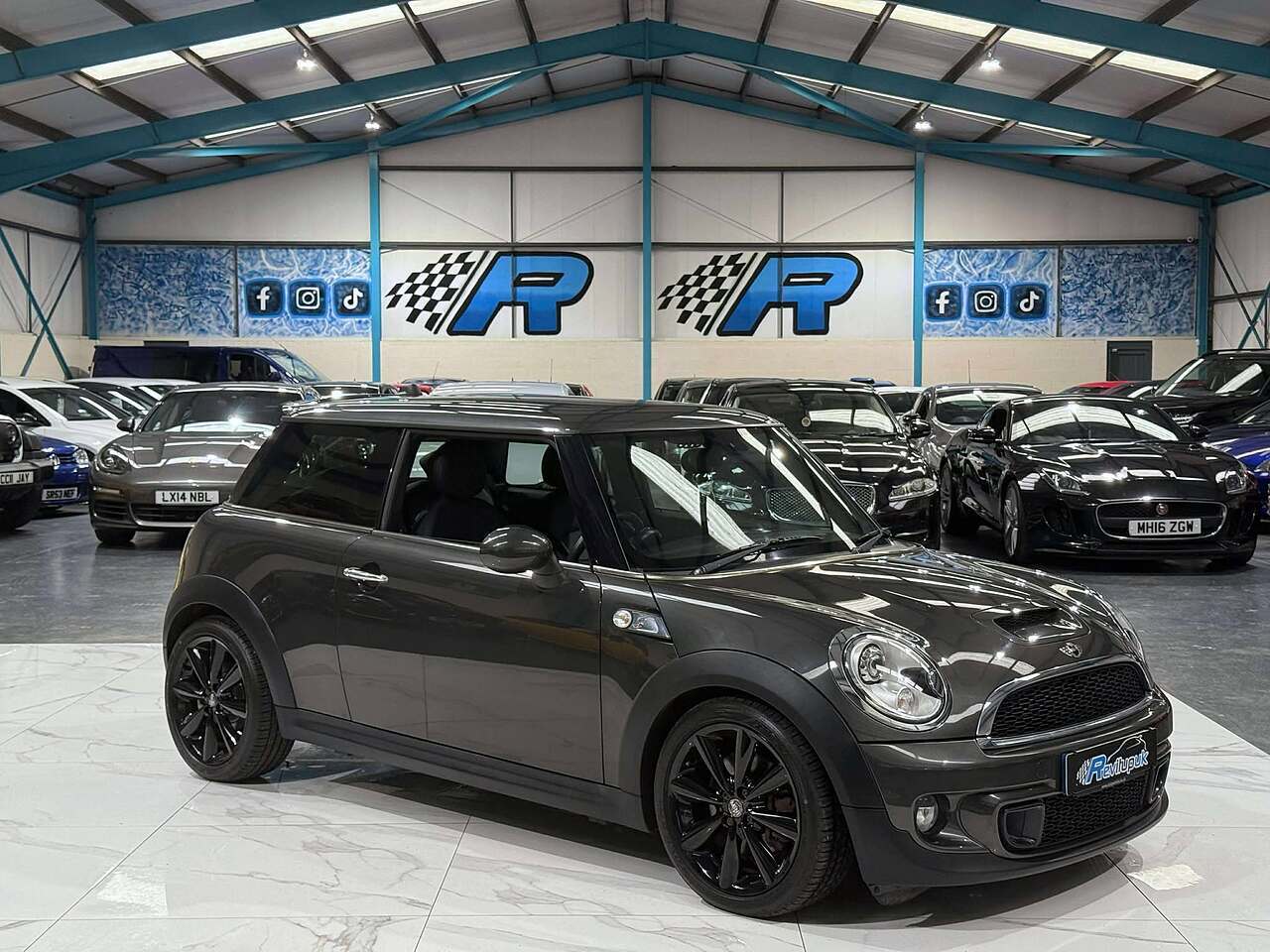 MINI Hatch Cooper S - U2330