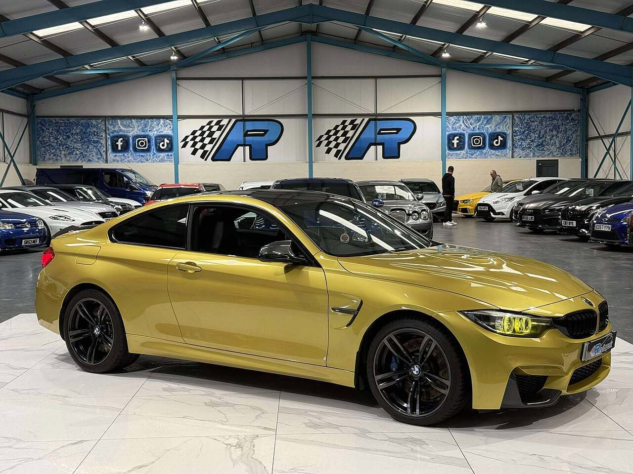 BMW M4 BiTurbo - U2335