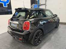 2015/15 MINI COOPER-S + 7K OPTIONS INC CHILLI PACK / MEDIA PACK / PAN SUNROOF