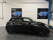 2015/15 MINI COOPER-S + 7K OPTIONS INC CHILLI PACK / MEDIA PACK / PAN SUNROOF