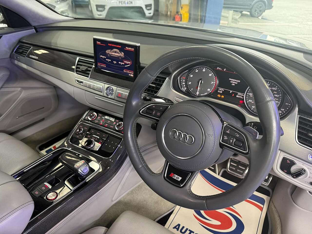 Audi S8 2013
