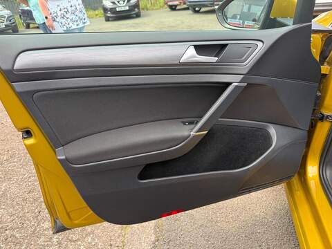 Volkswagen Golf 1.0 TSI BlueMotion Tech SE Nav Hatchback 5dr Petrol DSG Euro 6 (s/s) (110 bhp) - U35990