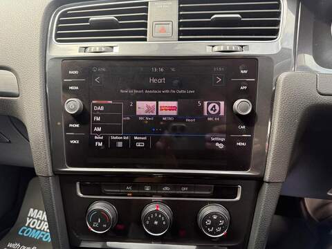 Volkswagen Golf 1.0 TSI BlueMotion Tech SE Nav Hatchback 5dr Petrol DSG Euro 6 (s/s) (110 bhp) - U35990