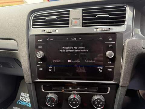 Volkswagen Golf 1.0 TSI BlueMotion Tech SE Nav Hatchback 5dr Petrol DSG Euro 6 (s/s) (110 bhp) - U35990