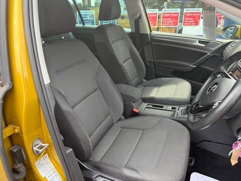 Volkswagen Golf 1.0 TSI BlueMotion Tech SE Nav Hatchback 5dr Petrol DSG Euro 6 (s/s) (110 bhp) - U35990