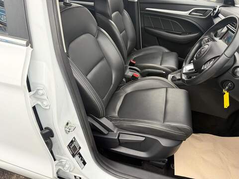 MG MG ZS 1.0 T-GDI Exclusive SUV 5dr Petrol Auto Euro 6 (111 ps) - U36038