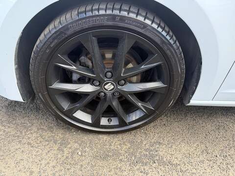 SEAT Leon 1.5 TSI EVO FR Black Edition Euro 6 (s/s) 5dr - U36052