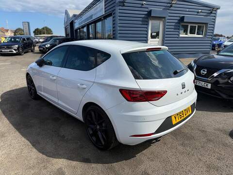 SEAT Leon 1.5 TSI EVO FR Black Edition Euro 6 (s/s) 5dr - U36052