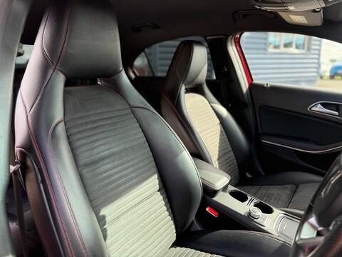 Mercedes-Benz A Class 1.5 A180d AMG Line (Premium) Hatchback 5dr Diesel 7G-DCT Euro 6 (s/s) (109 ps) - U79076