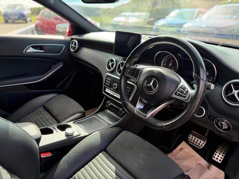 Mercedes-Benz A Class 1.5 A180d AMG Line (Premium) Hatchback 5dr Diesel 7G-DCT Euro 6 (s/s) (109 ps) - U79076