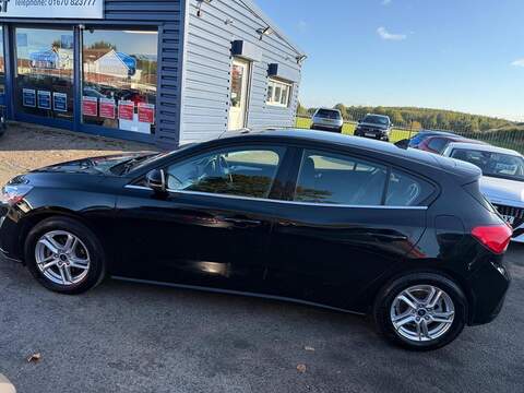Ford Focus 1.0T EcoBoost Zetec Euro 6 (s/s) 5dr - U79130