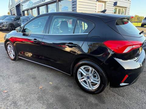 Ford Focus 1.0T EcoBoost Zetec Euro 6 (s/s) 5dr - U79130