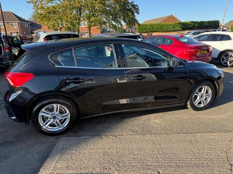 Ford Focus 1.0T EcoBoost Zetec Euro 6 (s/s) 5dr - U79130