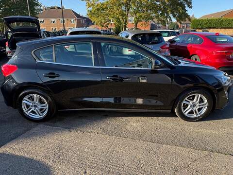 Ford Focus 1.0T EcoBoost Zetec Euro 6 (s/s) 5dr - U79130