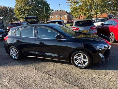 Ford Focus 1.0T EcoBoost Zetec Euro 6 (s/s) 5dr - U79130