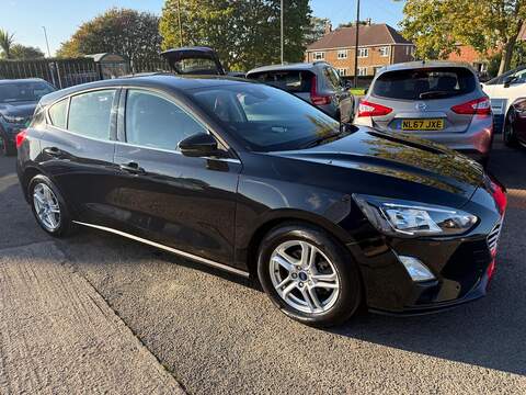 Ford Focus 1.0T EcoBoost Zetec Euro 6 (s/s) 5dr - U79130