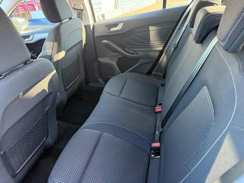 Ford Focus 1.0T EcoBoost Zetec Euro 6 (s/s) 5dr - U79130