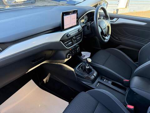 Ford Focus 1.0T EcoBoost Zetec Euro 6 (s/s) 5dr - U79130