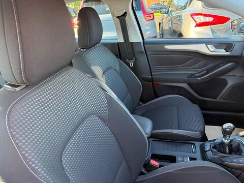 Ford Focus 1.0T EcoBoost Zetec Euro 6 (s/s) 5dr - U79130