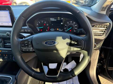 Ford Focus 1.0T EcoBoost Zetec Euro 6 (s/s) 5dr - U79130