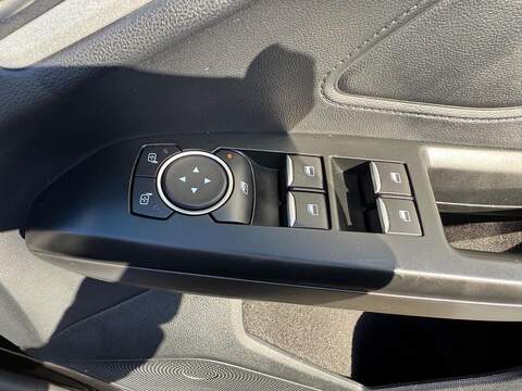 Ford Focus 1.0T EcoBoost Zetec Euro 6 (s/s) 5dr - U79130