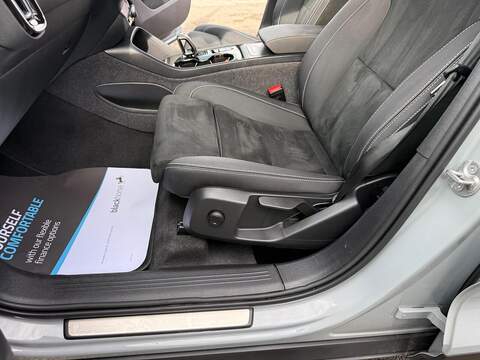 Volvo XC40 2.0 B3 MHEV Plus DCT Auto Euro 6 (s/s) 5dr - U79131