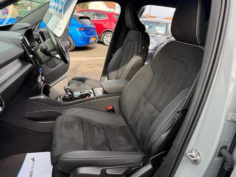 Volvo XC40 2.0 B3 MHEV Plus DCT Auto Euro 6 (s/s) 5dr - U79131