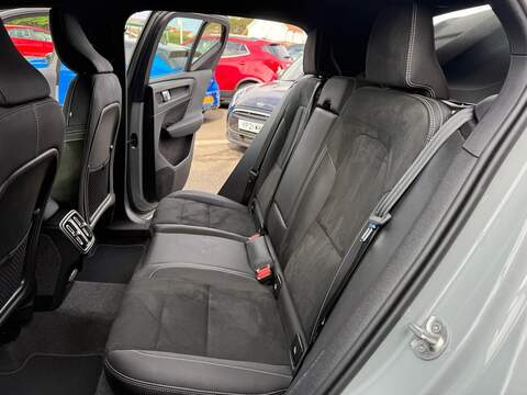 Volvo XC40 2.0 B3 MHEV Plus DCT Auto Euro 6 (s/s) 5dr - U79131