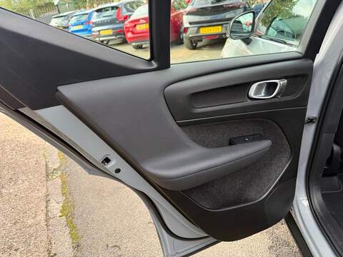 Volvo XC40 2.0 B3 MHEV Plus DCT Auto Euro 6 (s/s) 5dr - U79131