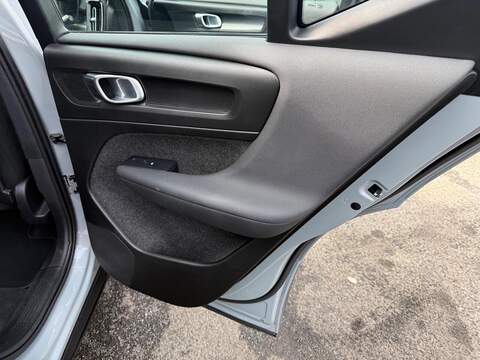 Volvo XC40 2.0 B3 MHEV Plus DCT Auto Euro 6 (s/s) 5dr - U79131