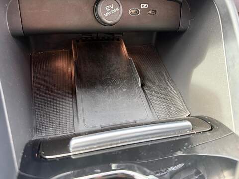 Volvo XC40 2.0 B3 MHEV Plus DCT Auto Euro 6 (s/s) 5dr - U79131