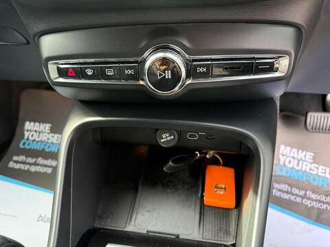 Volvo XC40 2.0 B3 MHEV Plus DCT Auto Euro 6 (s/s) 5dr - U79131
