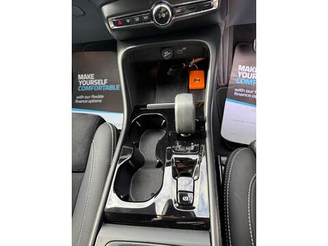 Volvo XC40 2.0 B3 MHEV Plus DCT Auto Euro 6 (s/s) 5dr - U79131
